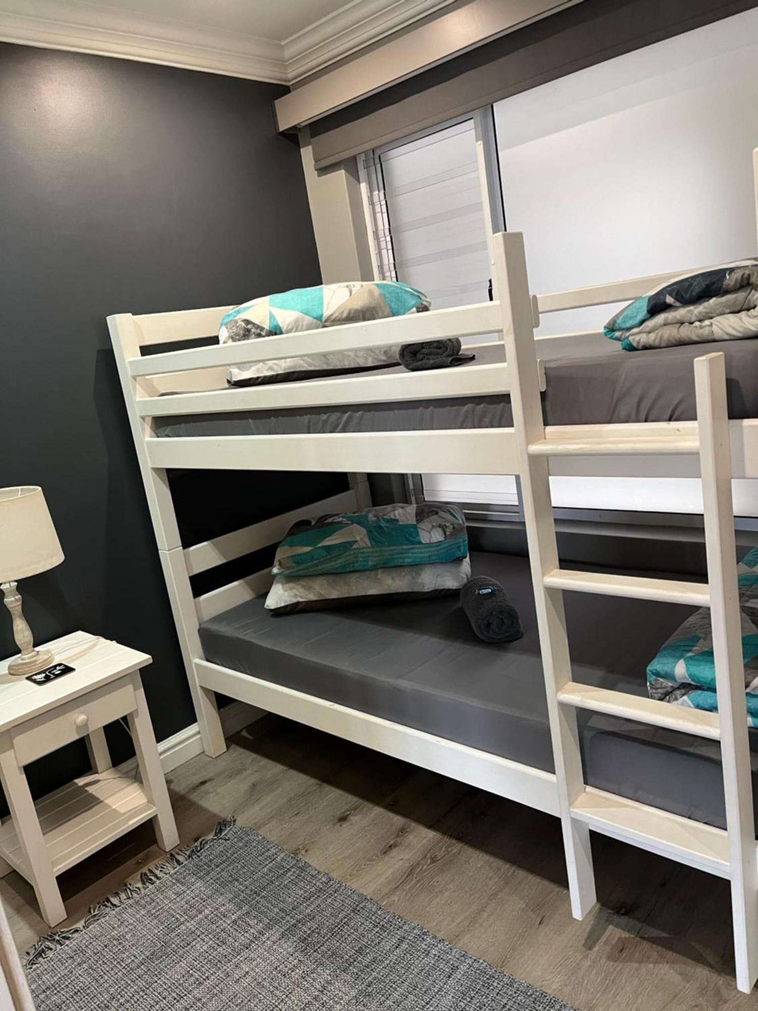 Modern Apartment Walking Distance To Main Beach Restaurants And Other Amenities خليج جيفري المظهر الخارجي الصورة