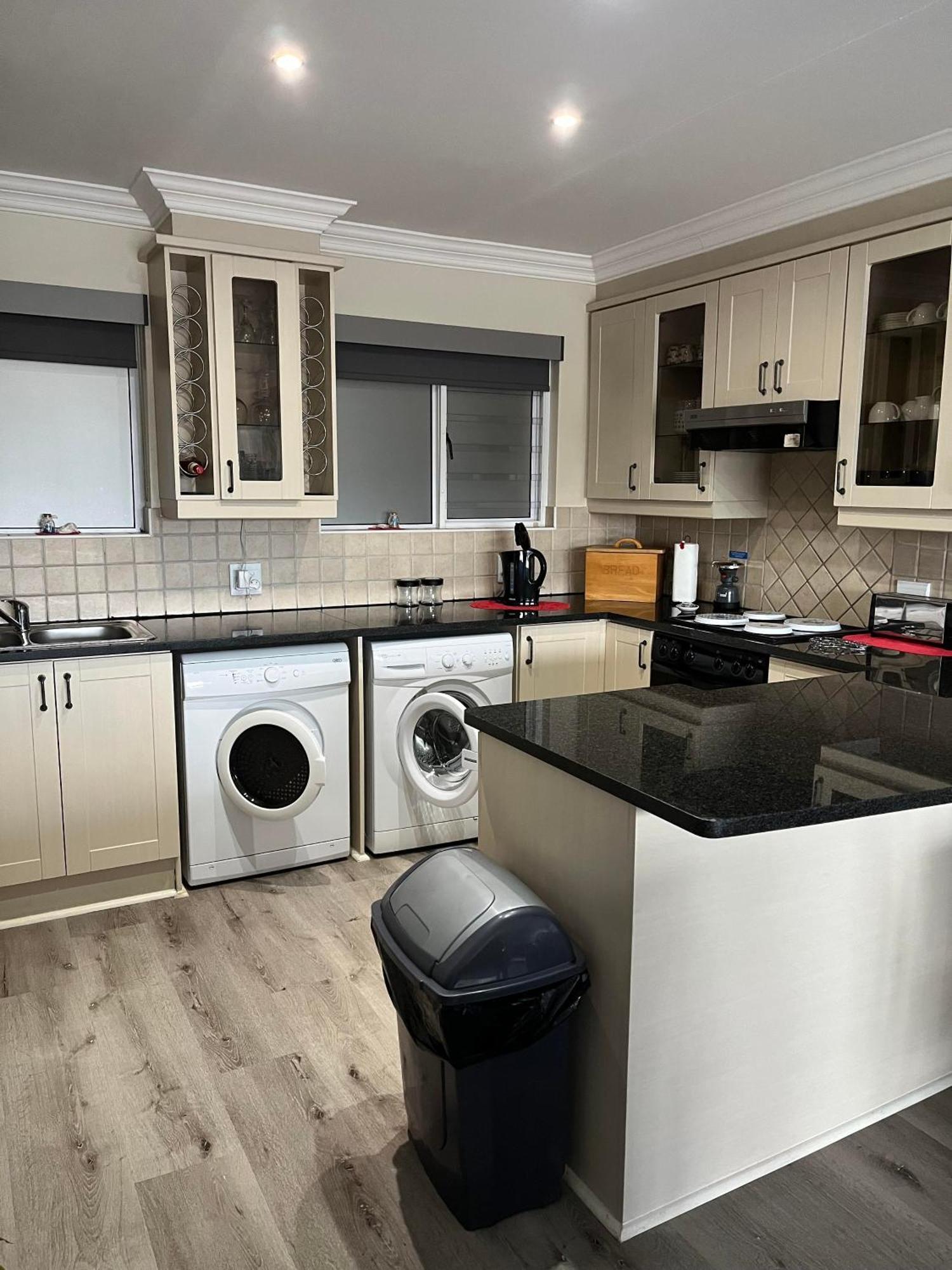 Modern Apartment Walking Distance To Main Beach Restaurants And Other Amenities خليج جيفري المظهر الخارجي الصورة