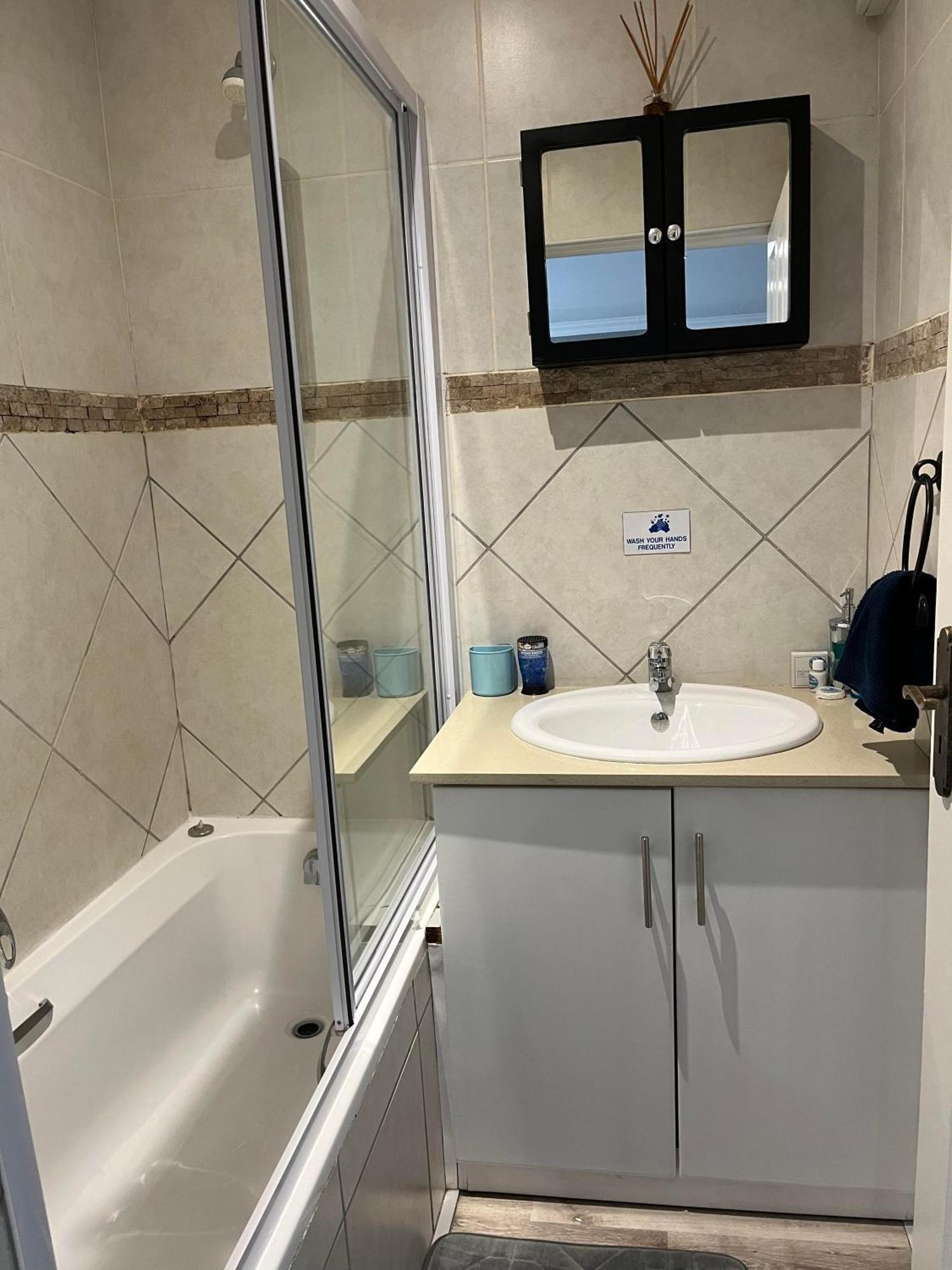Modern Apartment Walking Distance To Main Beach Restaurants And Other Amenities خليج جيفري المظهر الخارجي الصورة